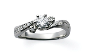 ハワイアンジュエリー結婚指輪マカナ大阪